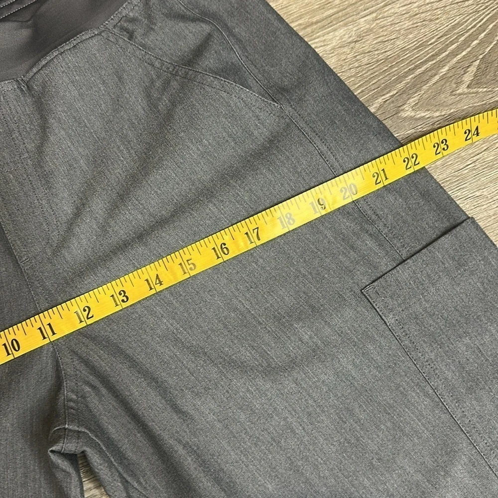 Figs Men’s Axim Cargo Scrub Pants in Graphite Sz M